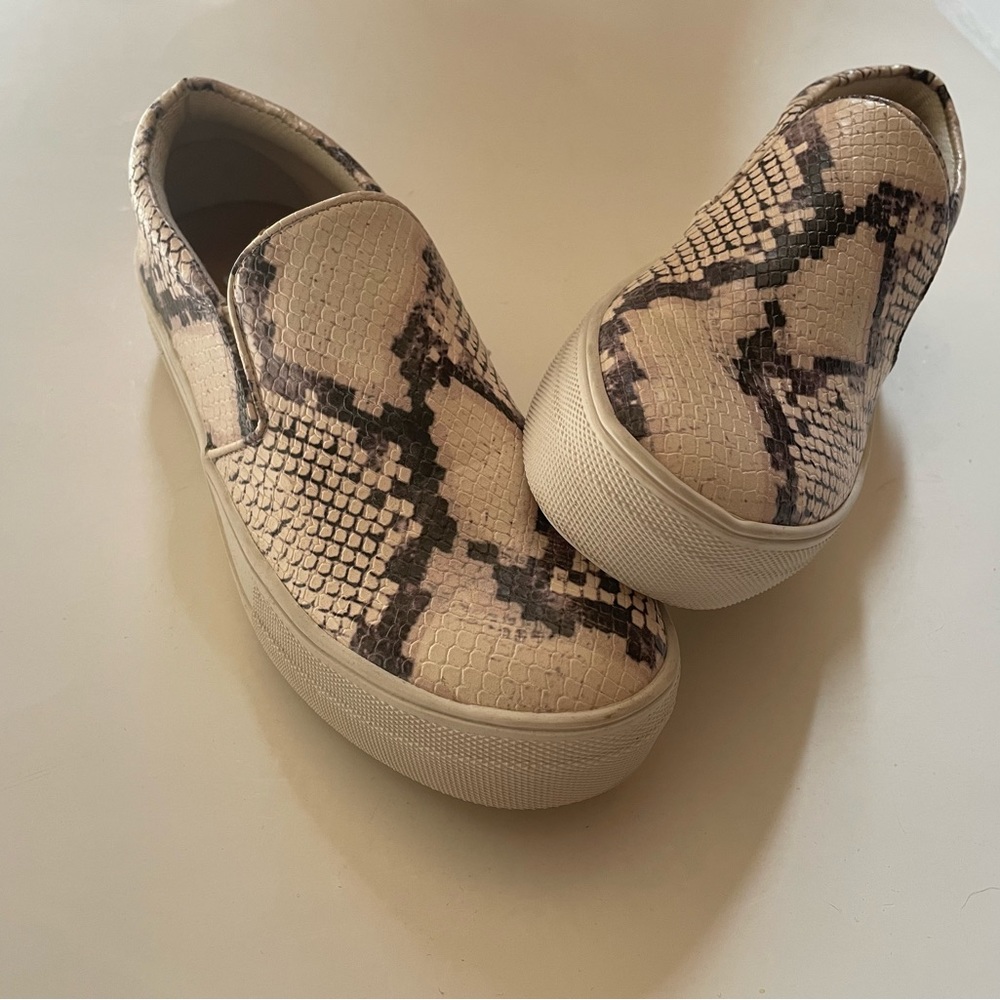 Steve Madden slip on shoes women faux snake skin size 6 loafers animal print